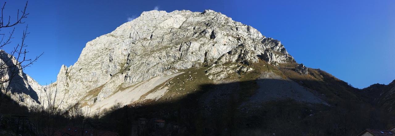 Albergue Villa De Bulnes Buitenkant foto